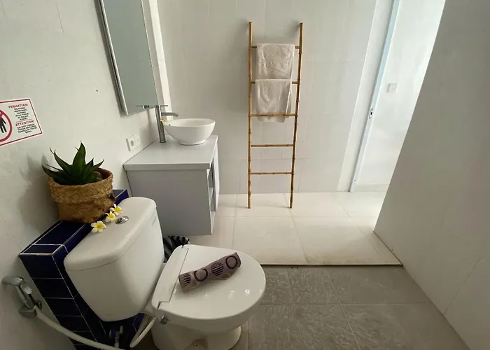 Ayu Santorini * Canggu